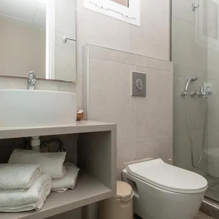 Anadiomeni Pool & Beach