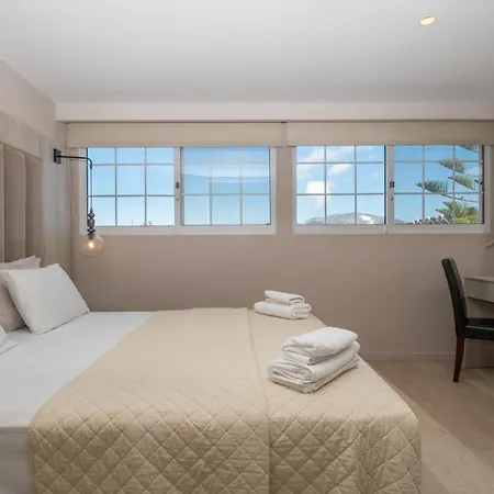 Anadiomeni Pool & Beach