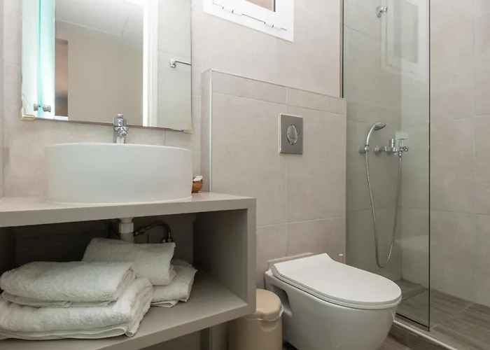 Anadiomeni Pool & Beach