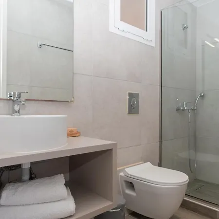 Anadiomeni Pool & Beach *